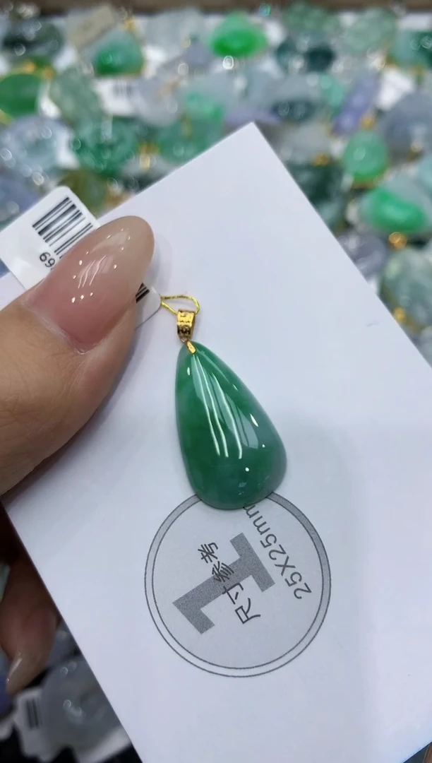 颈饰18K金镶嵌翡翠111111111111