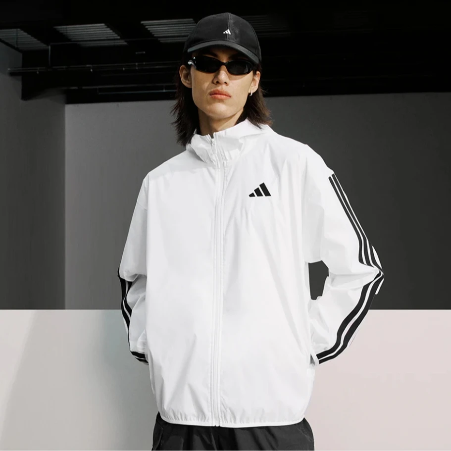 adidas/阿迪达斯【卖场同款】轻薄运动休闲三条纹夹克男款JF3682