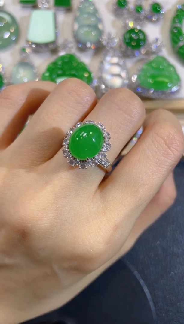 颈饰18K金镶嵌翡翠团购10