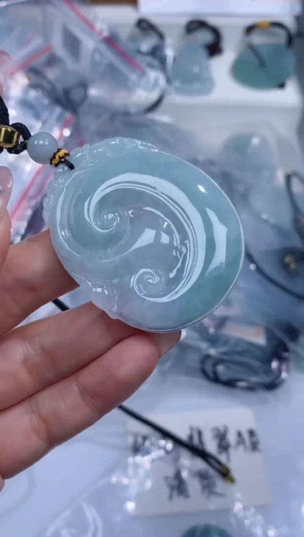 颈饰未镶嵌翡翠吊坠