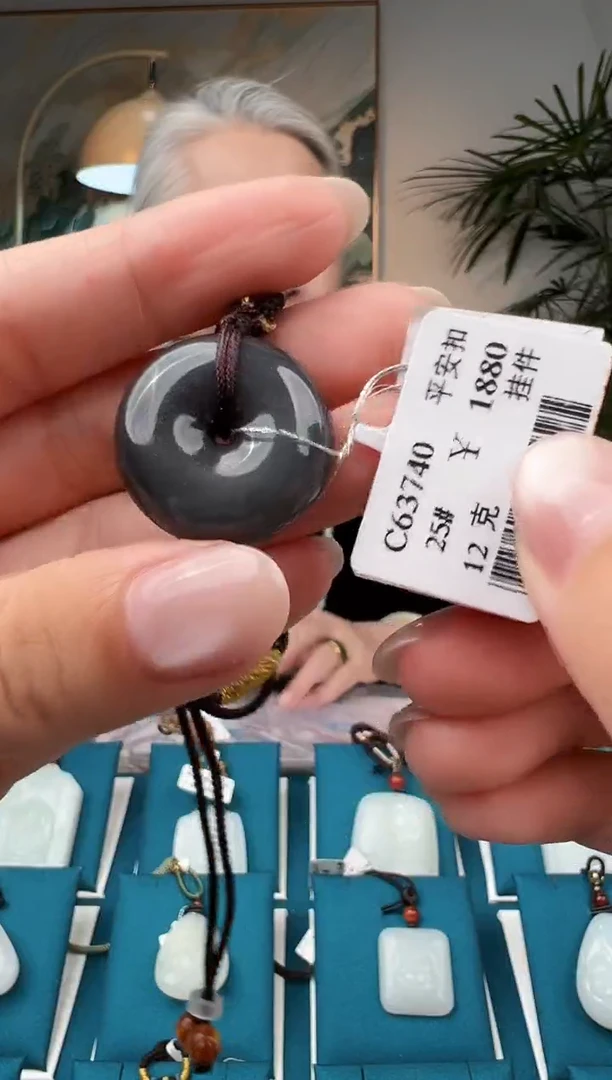 颈饰未镶嵌和田玉于田料吊坠  C 63740