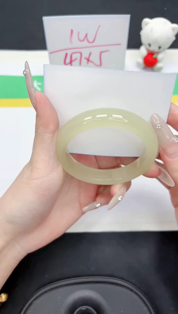 【闪购商品】石英质玉手镯未镶嵌25-60.1