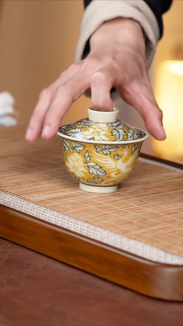 手工手绘青花釉里金盖碗