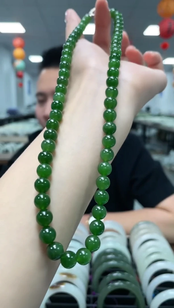 和田玉未镶嵌颈饰高品碧玉卡8项链一条