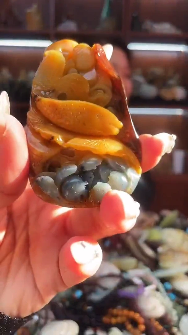 未镶嵌蛇纹石玉吊坠