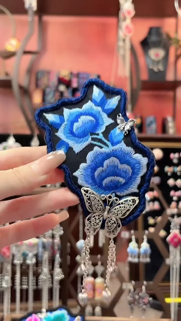 织绣 云织谣民族风精美饰品   92