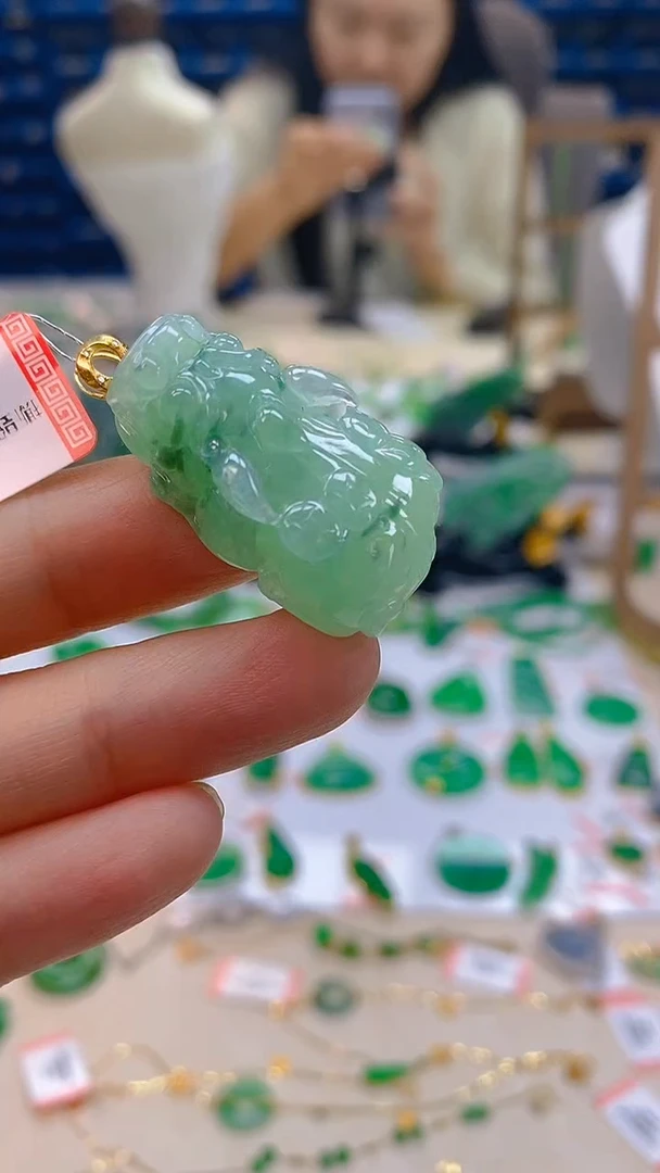 颈饰18K金镶嵌翡翠新号开播 全场乱卖