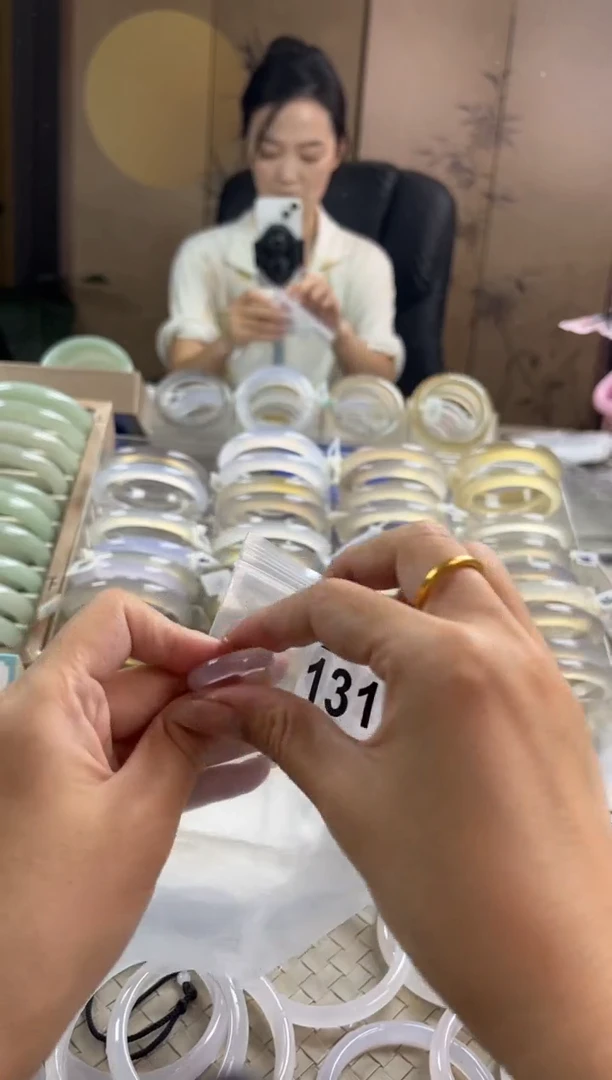 手镯玛瑙/玉髓未镶嵌131