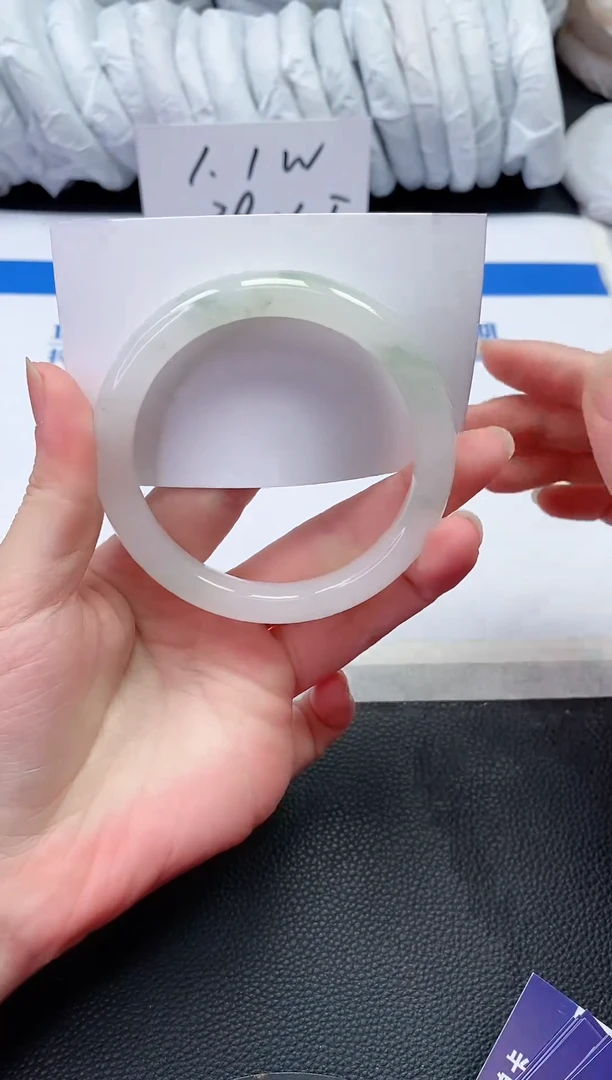 【闪购商品】石英质玉手镯未镶嵌N180