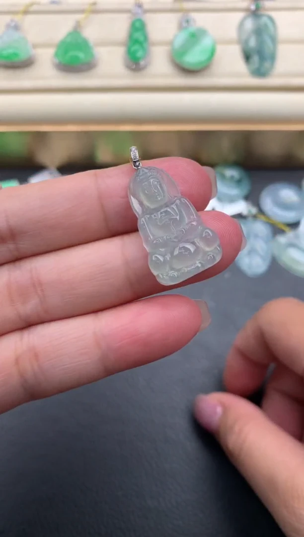 翡翠18K金镶嵌颈饰A144