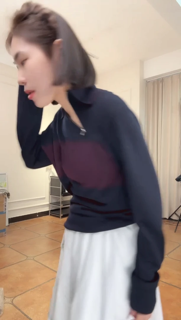 晓**色设计师品牌白色裙子