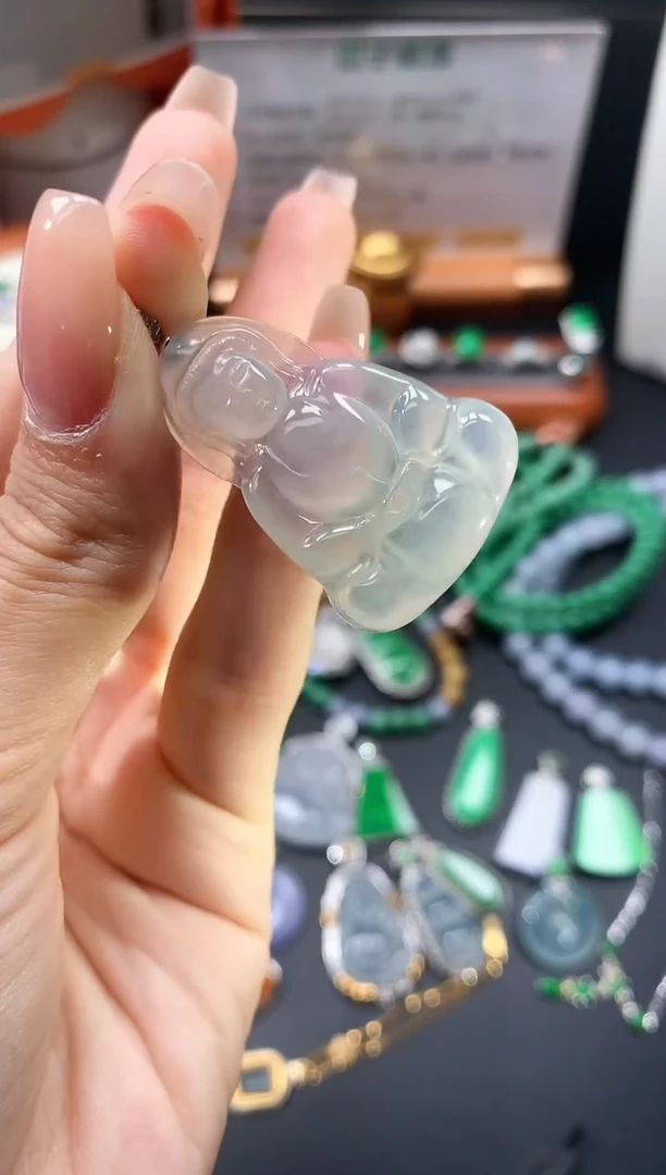 翡翠18K金镶嵌颈饰观音|不退不换