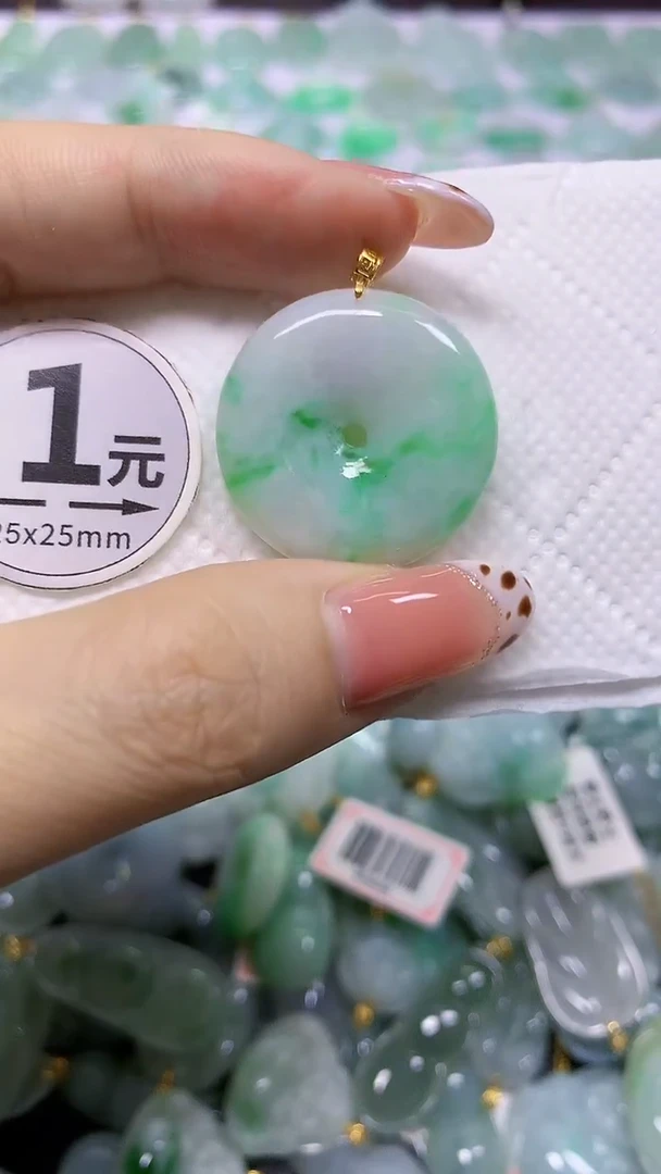颈饰18K金镶嵌翡翠 天然翡翠A货