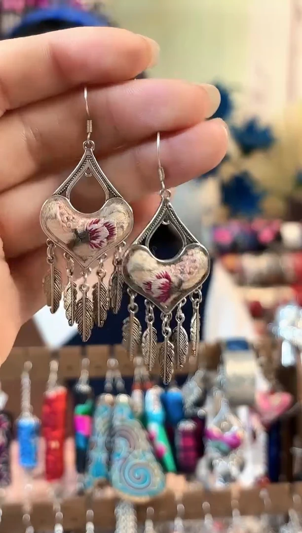 彩云南阁非遗老绣饰品639*