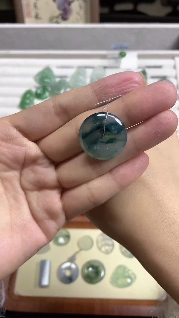 颈饰未镶嵌翡翠天然缅甸翡翠A货吊坠