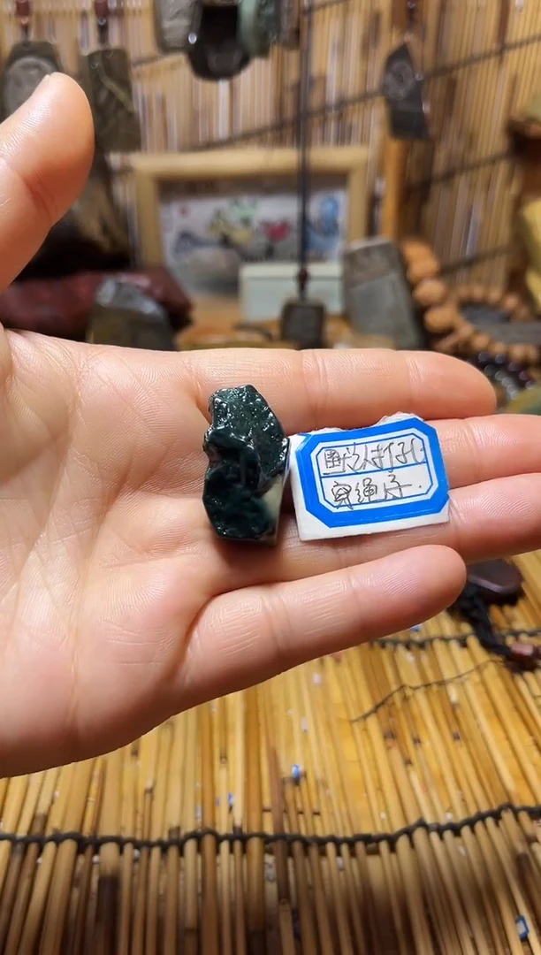 66戈壁石雕刻手把件，挂件，默认打孔穿绳