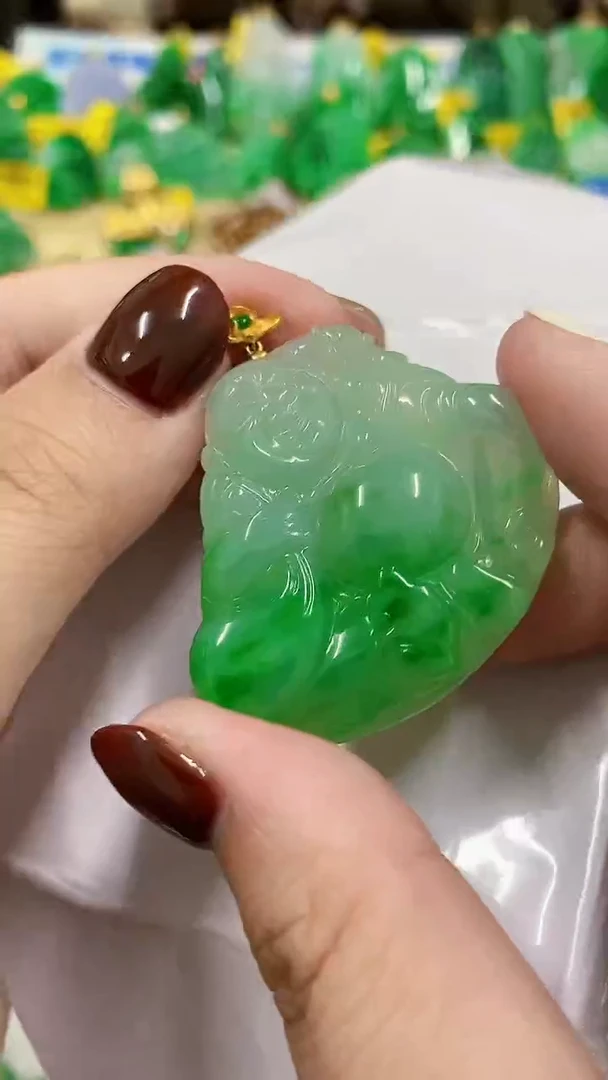 翡翠18K金镶嵌颈饰挂件