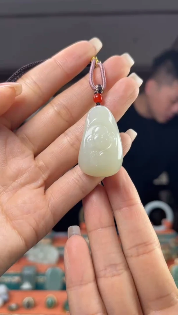 颈饰未镶嵌和田玉佩佩
