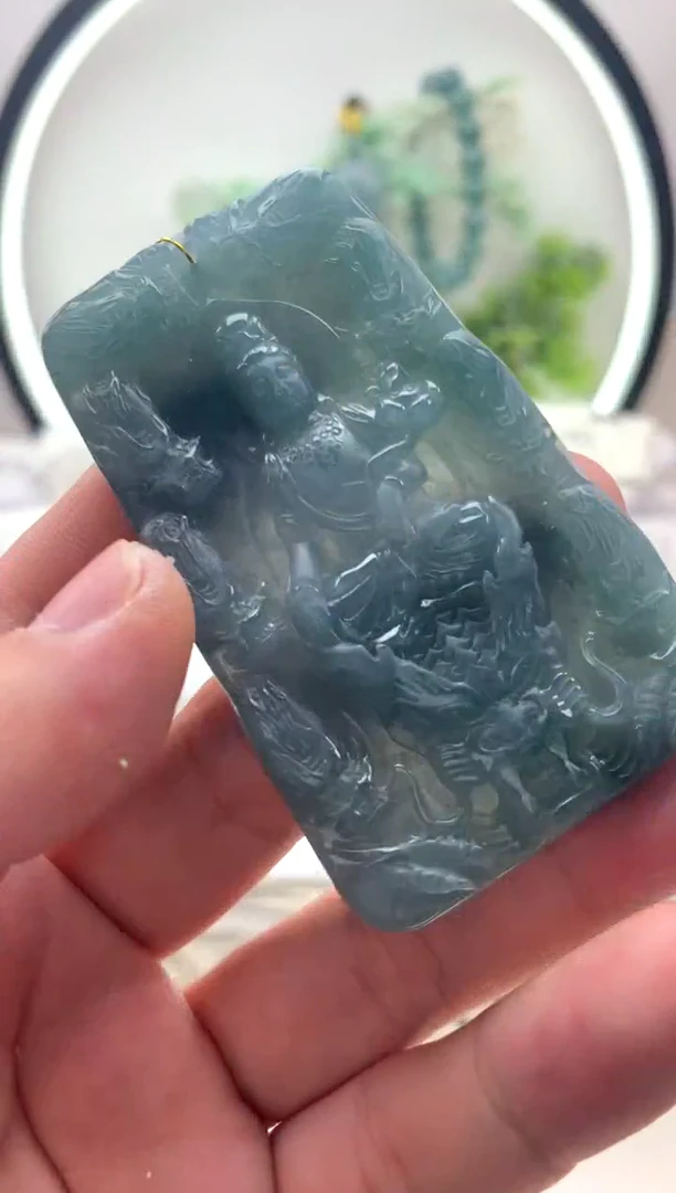 翡翠未镶嵌颈饰属马佩戴