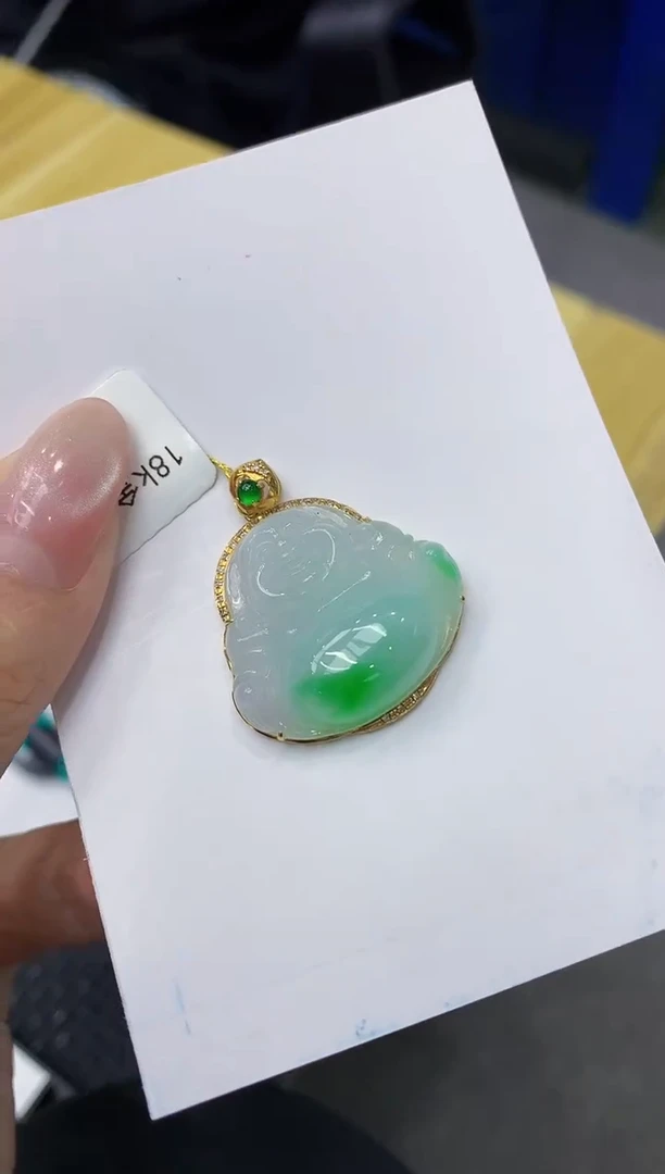 翡翠18K金镶嵌颈饰111111111