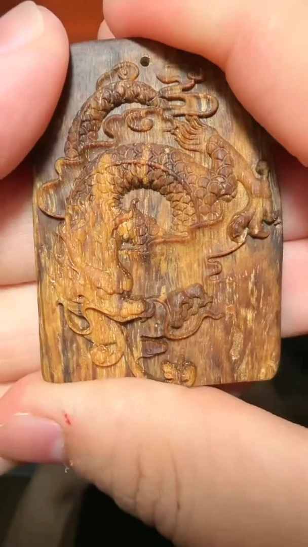 沉香吊坠323号白棋生肖龙多样性发一
