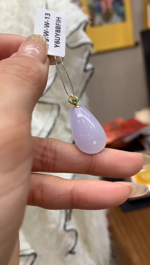 【闪购商品】翡翠颈饰18K金镶嵌福瓜