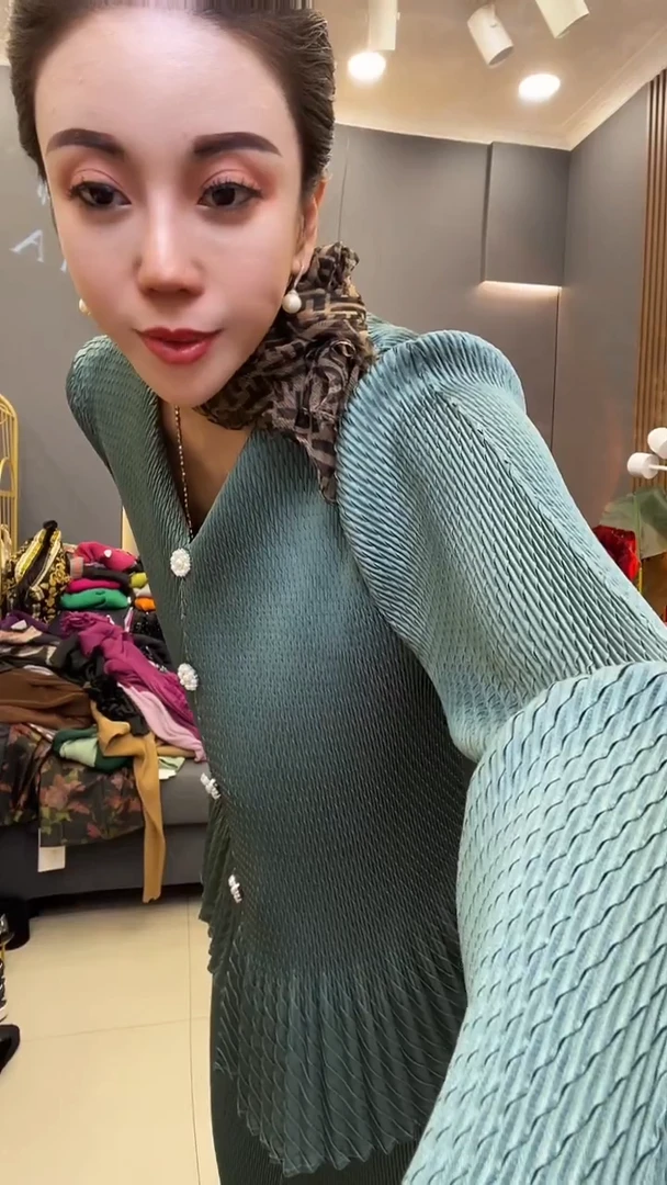 聚酯纤维（涤纶）绿色 套装