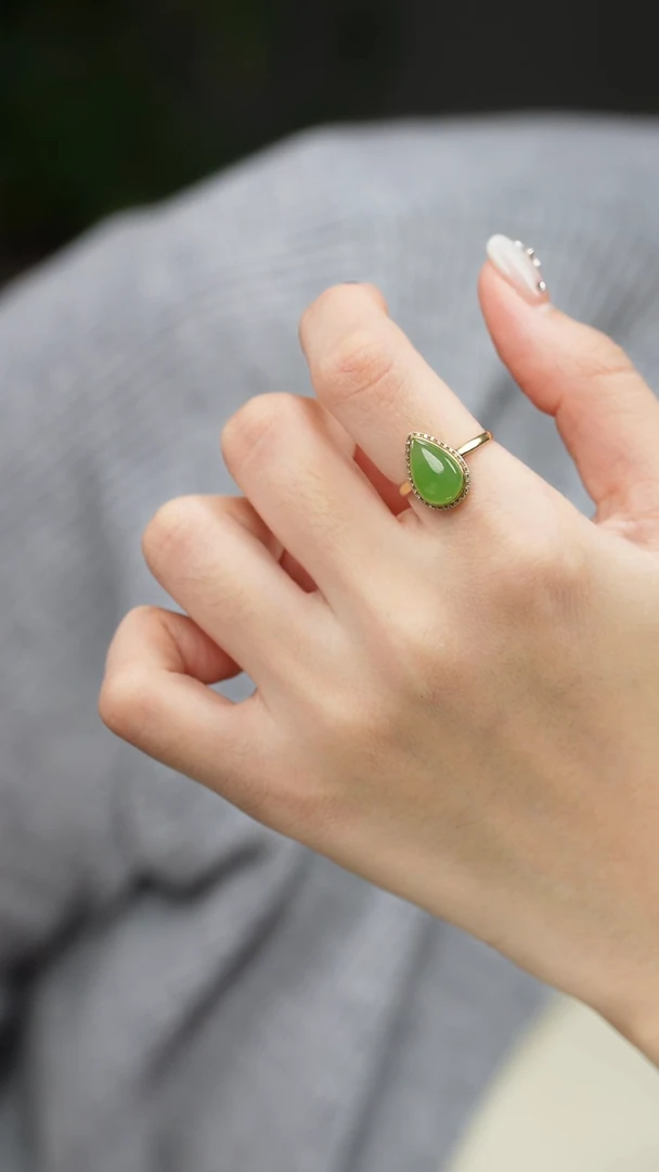 18K金镶嵌戒指和田玉4