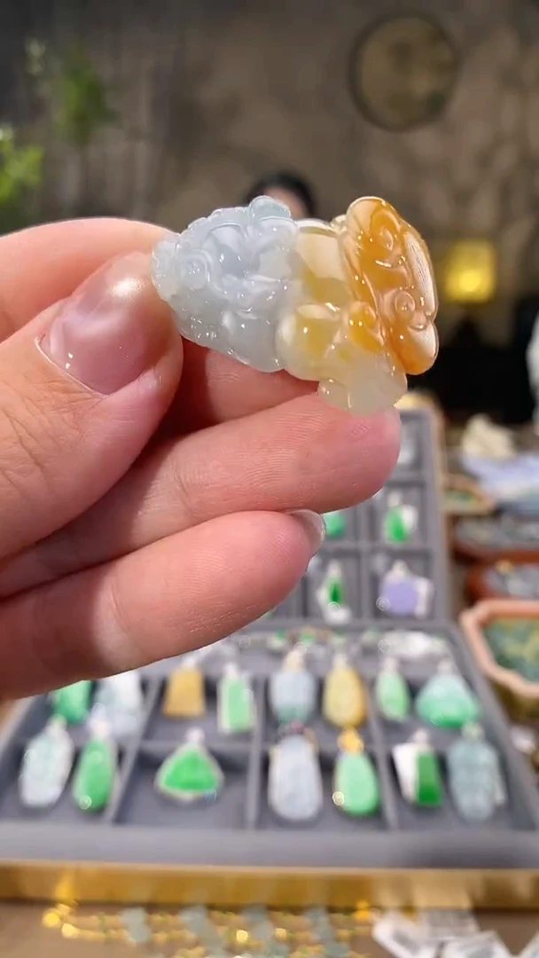 吊坠(不含链)18K金镶嵌翡翠貔貅