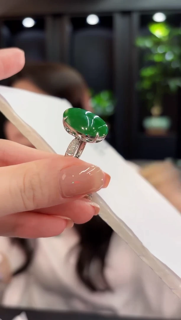18K金镶嵌戒指翡翠 缅甸A货/支持复检/一件