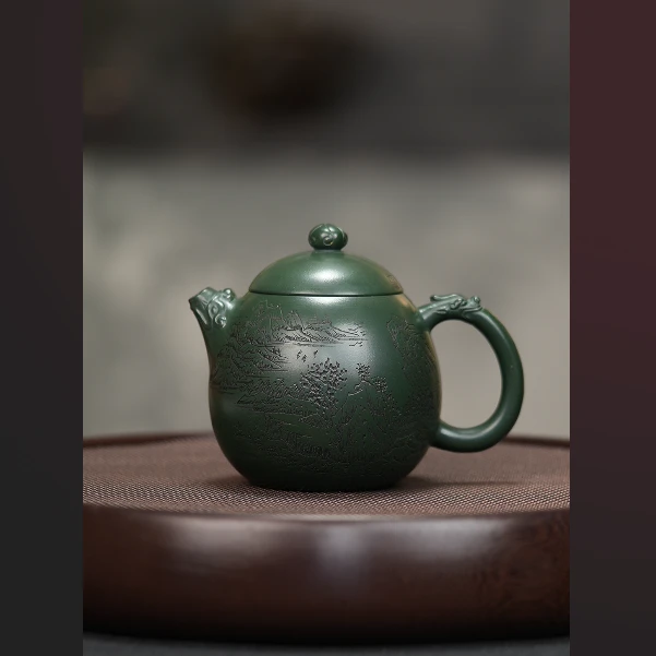 979 民国绿刻绘龙吟龙蛋壶