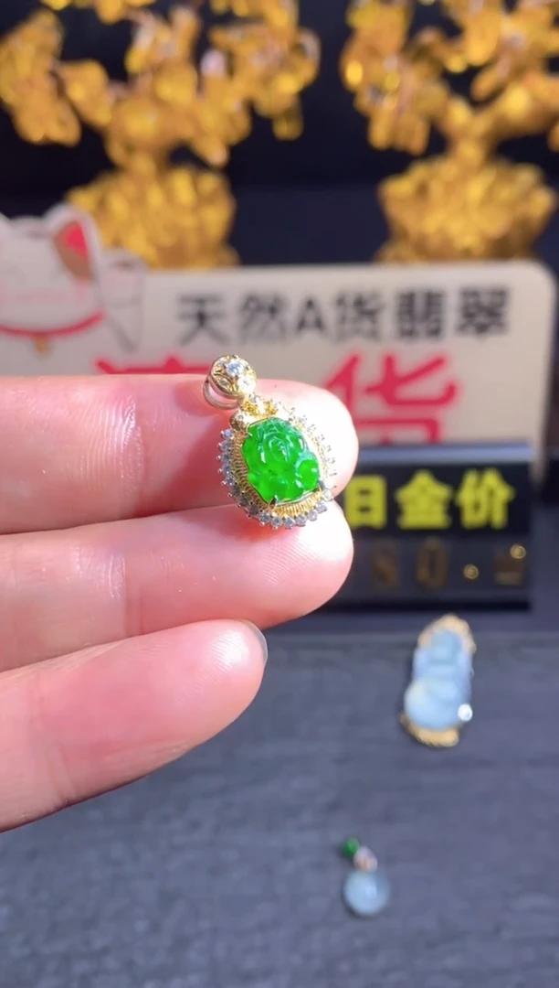 翡翠未镶嵌颈饰