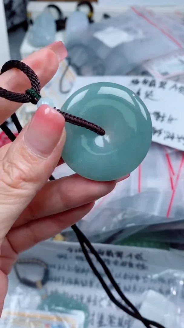 翡翠未镶嵌颈饰吊坠