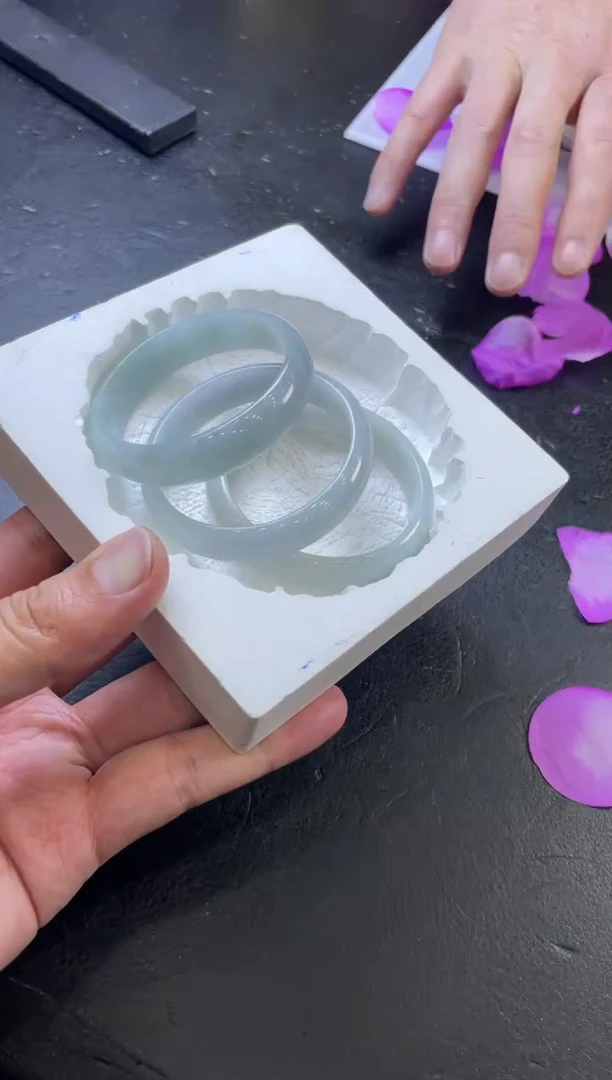 【闪购商品】翡翠手镯未镶嵌多样性发一件H12