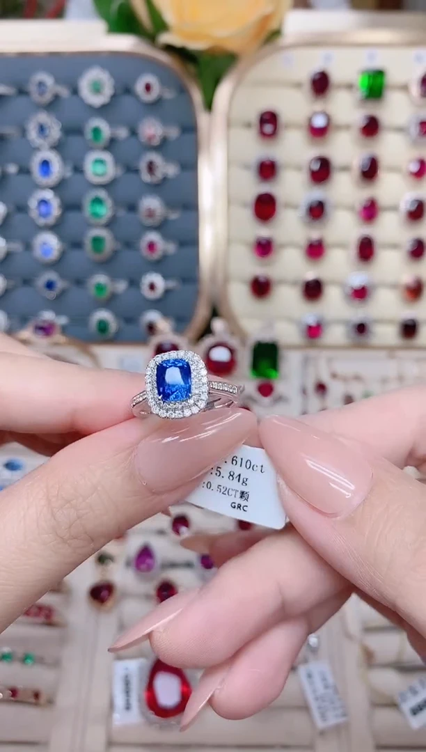 蓝宝石蓝宝石戒指18K金镶嵌1.61ct