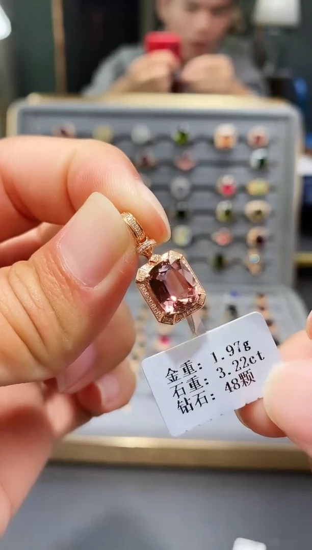 颈饰18K金镶嵌碧玺3.22.