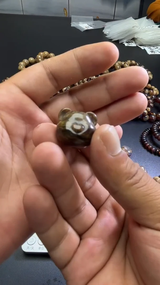 裸石琥珀未镶嵌94