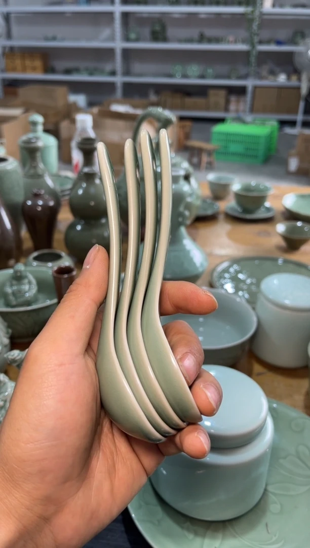 瓷青釉小勺子4只