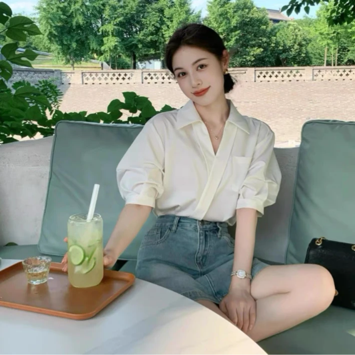 白色V领短袖衬衫女夏季法式复古宽松显瘦时尚百搭泡泡袖上衣9009