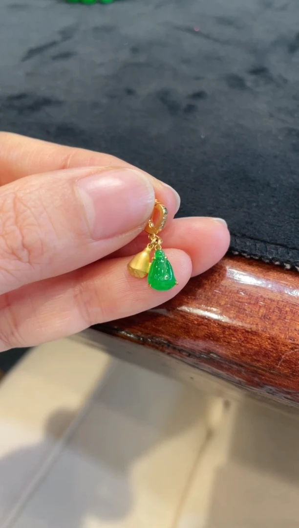 【闪购商品】翡翠颈饰18K金镶嵌冰种起胶阳绿翡翠莲蓬提溜