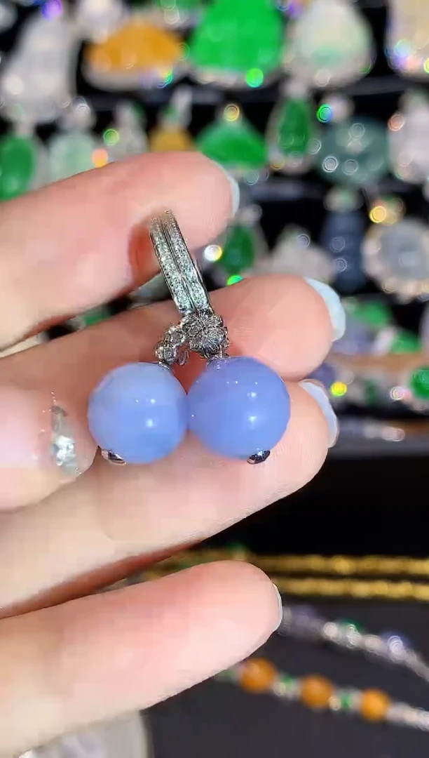 18K金镶嵌翡翠耳饰多样性发其一