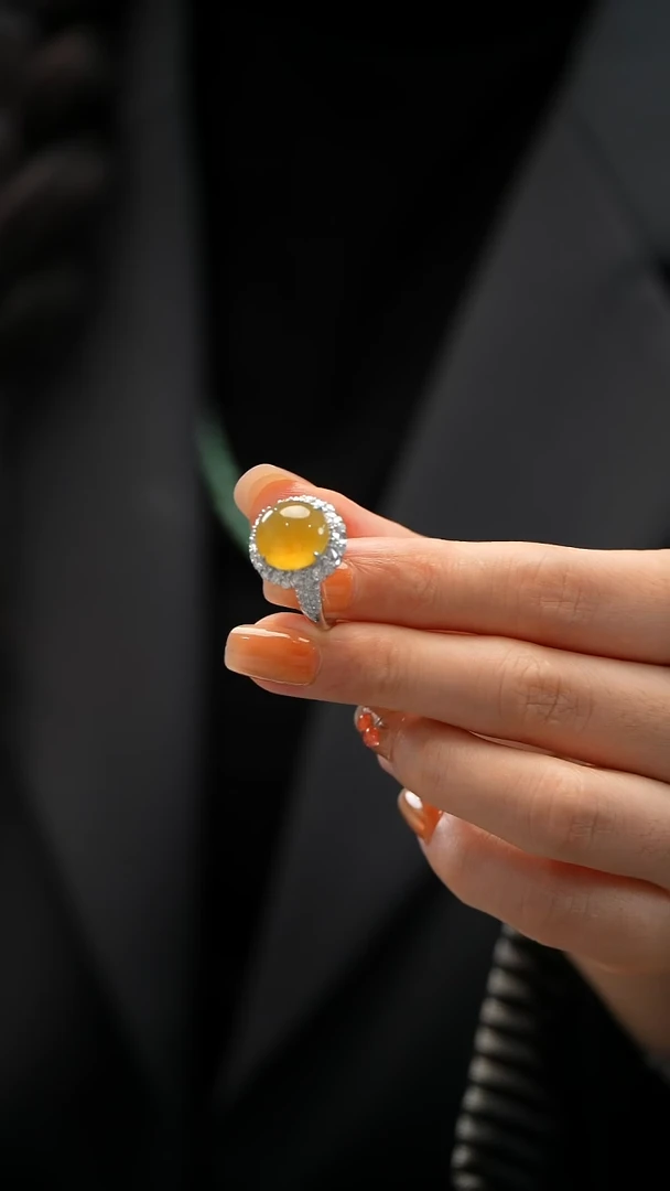 18K金镶嵌戒指翡翠戒指