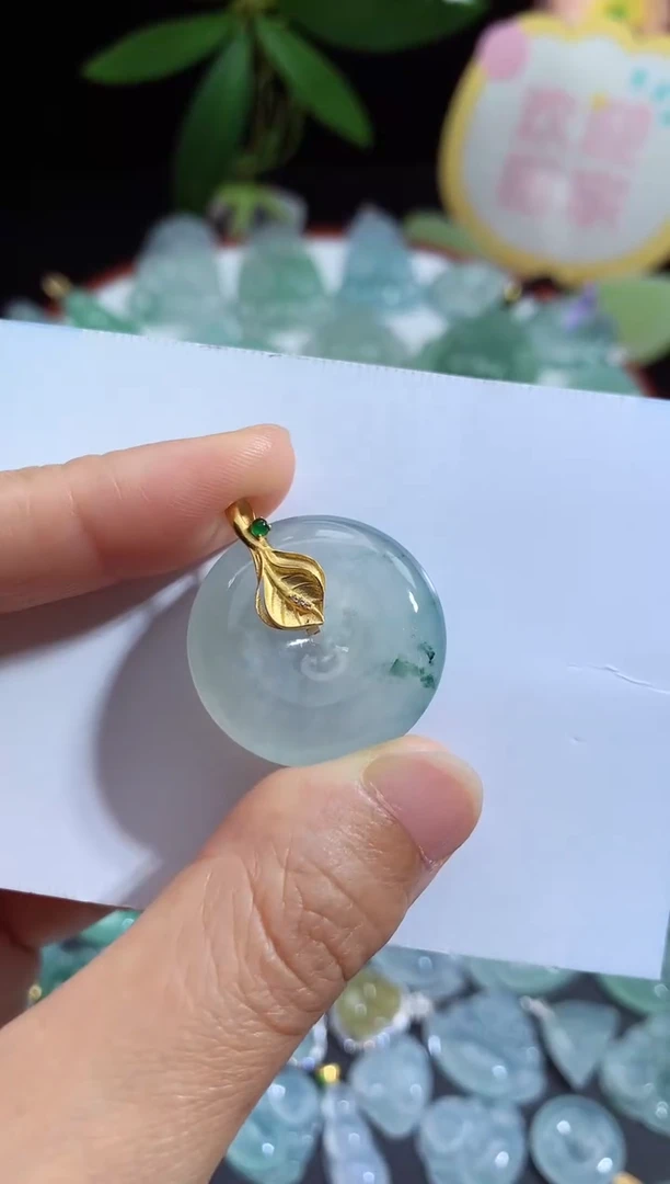 颈饰未镶嵌翡翠平安扣