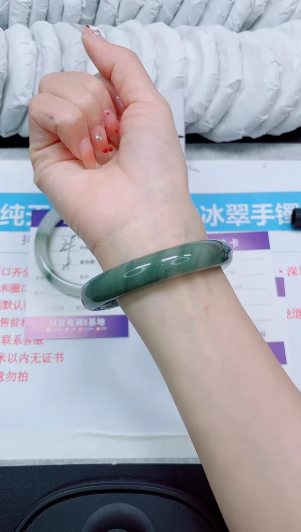 石英质玉手镯未镶嵌27/60