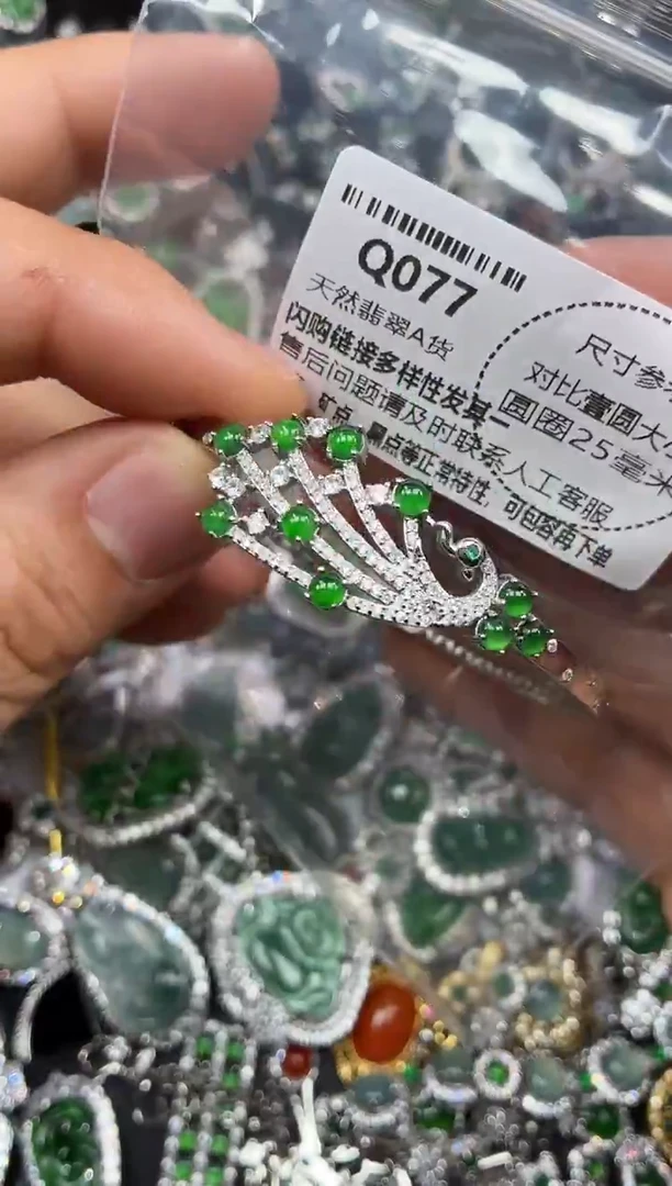 颈饰未镶嵌翡翠Q077手镯