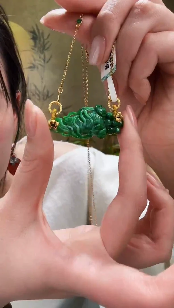 颈饰未镶嵌翡翠吊坠