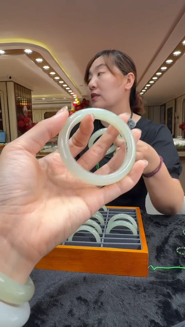 和田玉未镶嵌颈饰手镯56