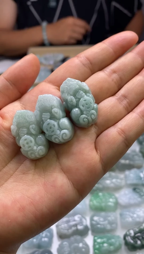 翡翠未镶嵌颈饰多人貔貅手串