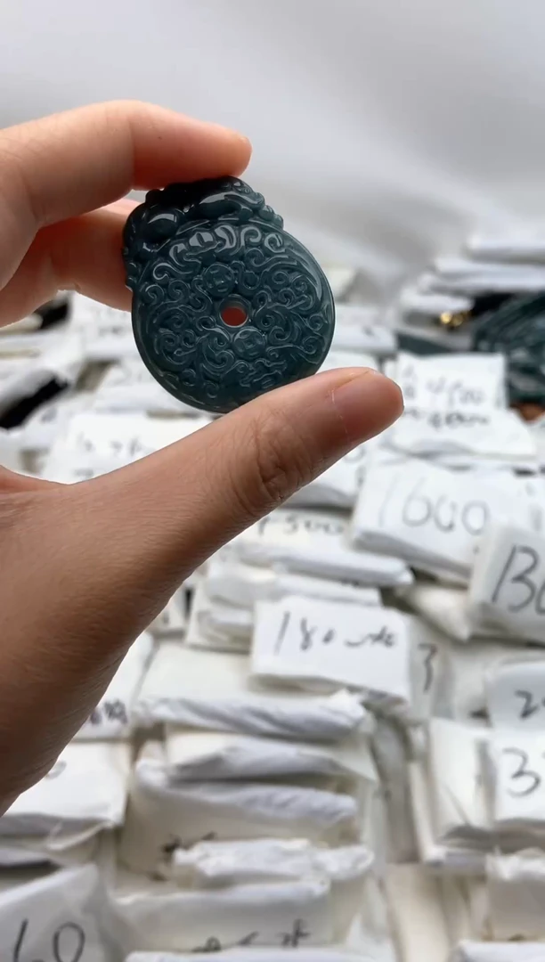 翡翠未镶嵌颈饰平安扣【品质一般介意慎拍】