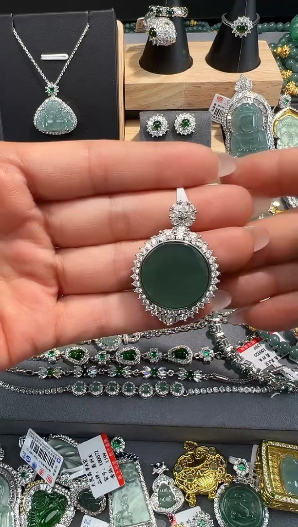 【闪购商品】翡翠颈饰未镶嵌天然翡翠A货